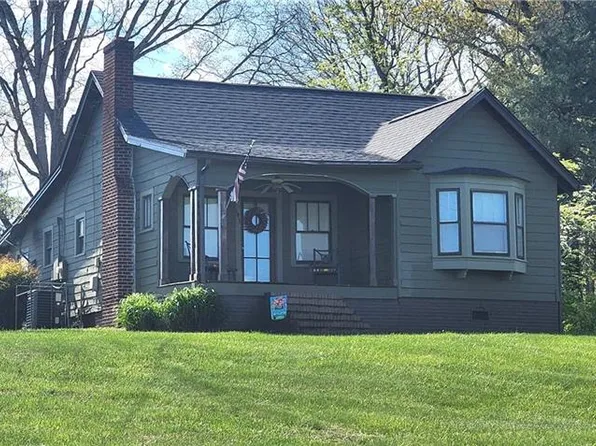 143 N Franklin Rd, Mount Airy, NC 27030