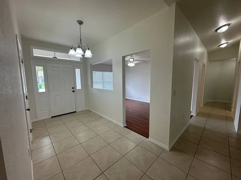 1603 NE 34th Ln — Photo 9