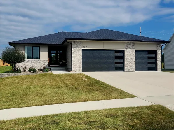 25015 Eagle Vista Dr, Adel, IA 50003