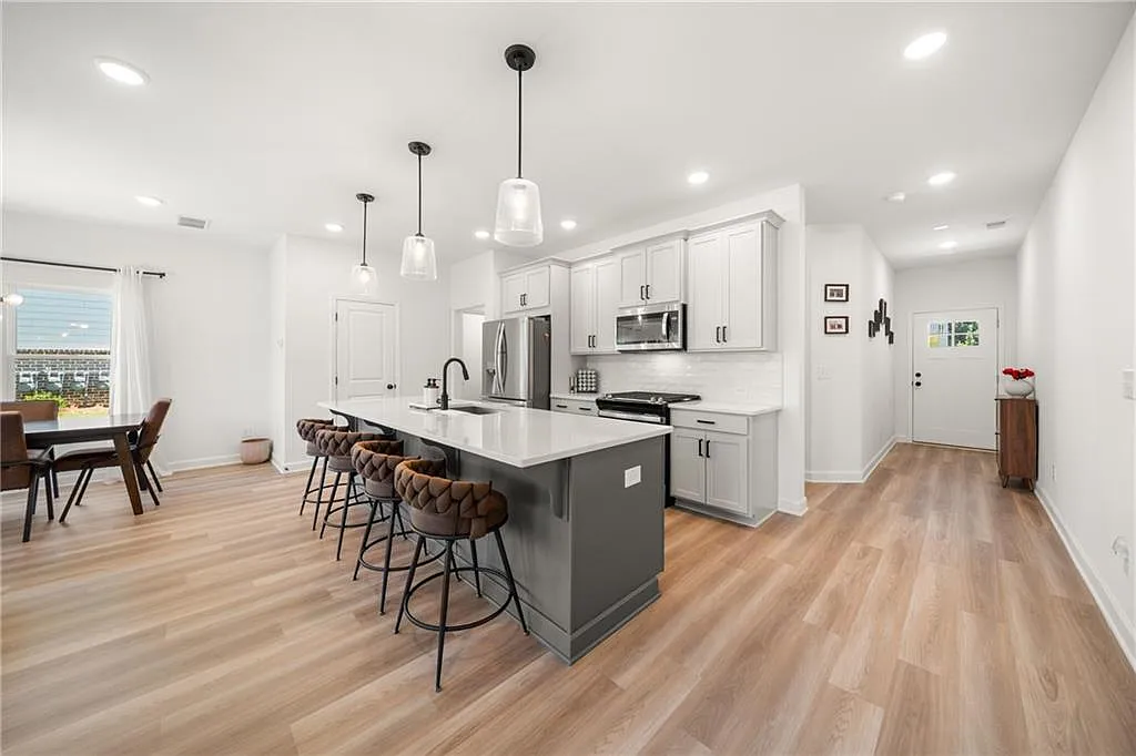 3 bed, 2.5 bath, 1804 sqft, $3,400 — Photo 3