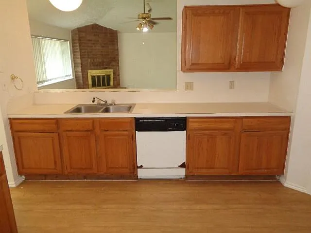 1211 Grand Junction Dr — Photo 12