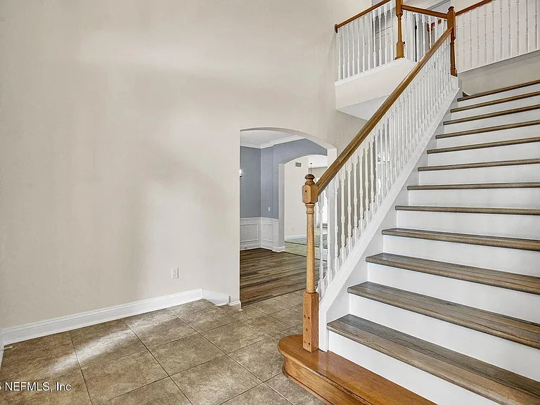 1761 Highland View Dr — Photo 3