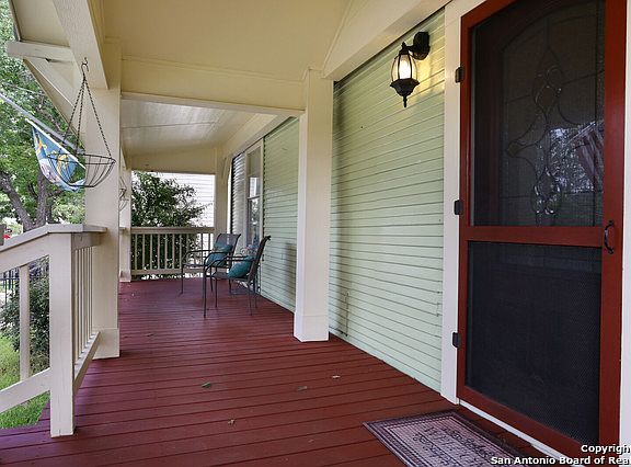 4th image of 1203 E Crockett St