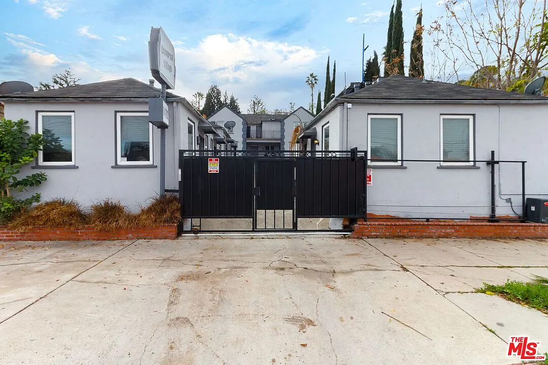 Studio, 1.0 bath, 380 sqft, $1,599 — Photo 1