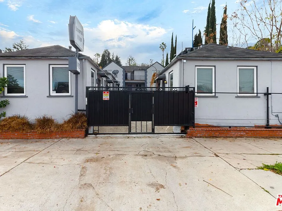 11472 Ventura Blvd #4