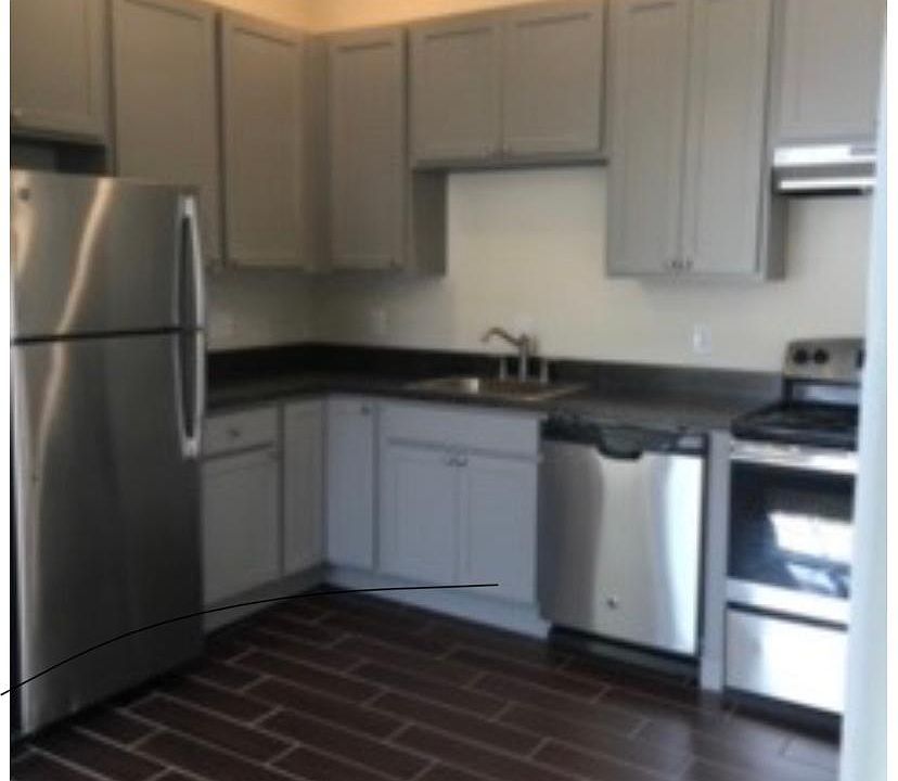 2nd image of 218-220 W 6th St