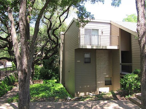 End Unit: Only 1 neighbor. End unit means more light with an extra window in the living room.