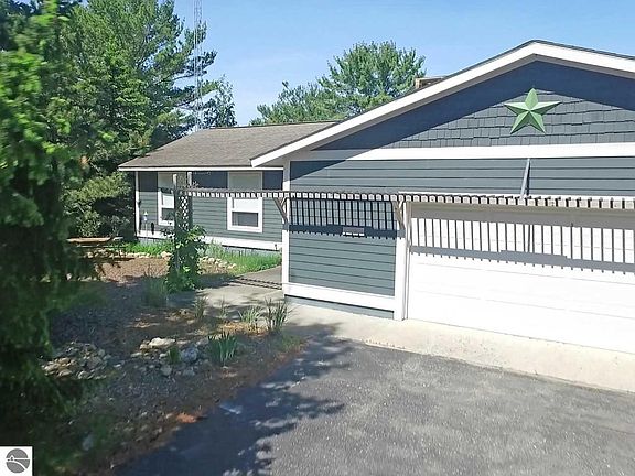 5th image of 5040 Mackenzie Dr