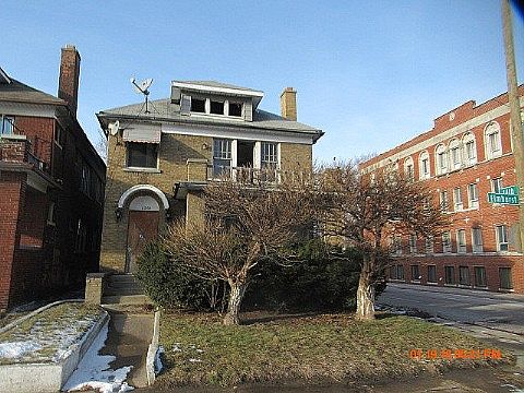 2200 Elmhurst