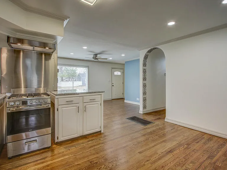 4252 S Cincinnati Ave — Photo 5