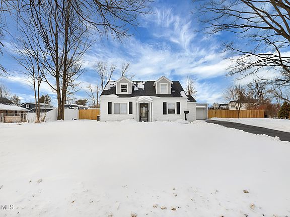 2nd image of 1034 Wayne Road