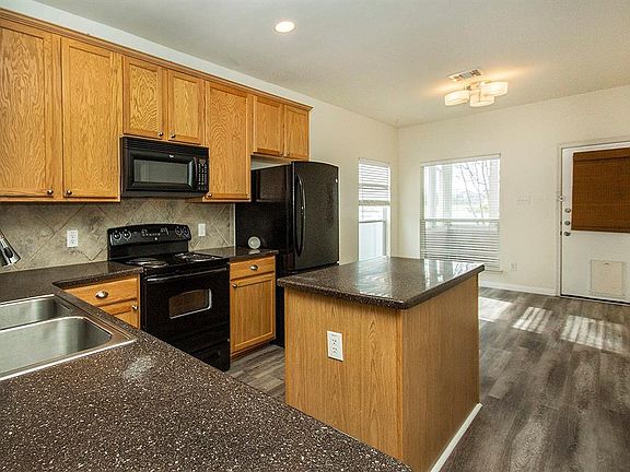 5th image of 1633 Cambridge Dr