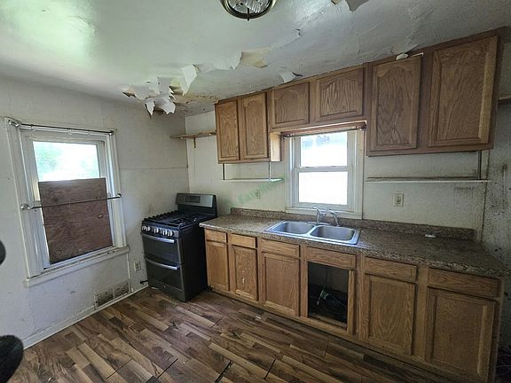 5th image of 317 S Starr Ln