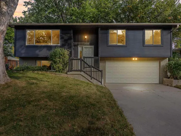 2148 Russell Dr, Iowa City, IA 52240