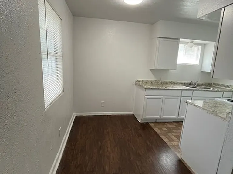 4810 Gaston Ave — Photo 32