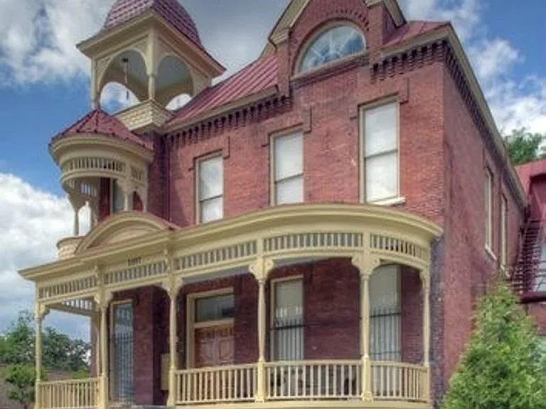 Levy House — Photo 1