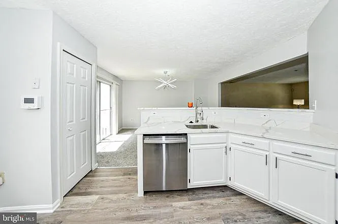 12819 Carousel Ct — Photo 8