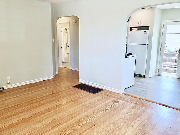 5th image of 1915 Sacramento St