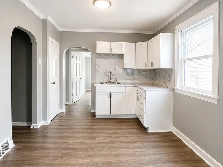 1117 E 9th St #2 — Photo 1