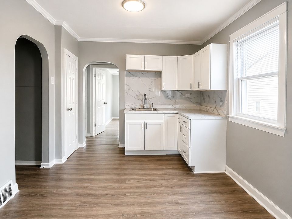 1st image of 1117 E 9th St #2