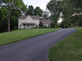 111 Foxfire Ln, Lewisberry, PA 17339