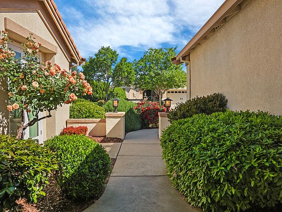 4th image of 1001 Magnolia Ln