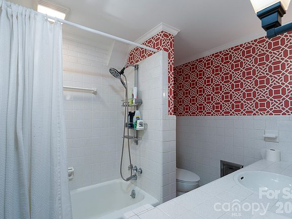 5th image of 326 Richmond Rd