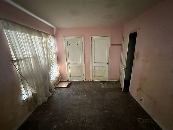 5th image of 700 Hunter Dr