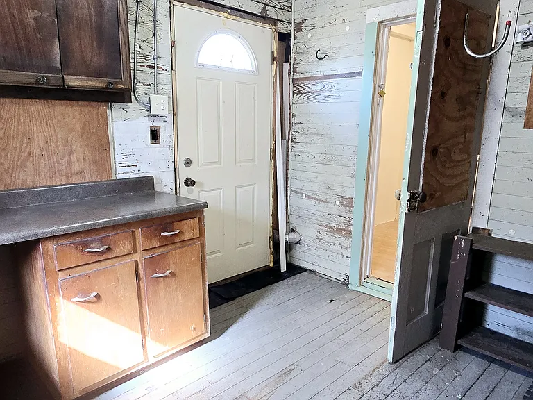 406 Saint Julian St — Photo 40