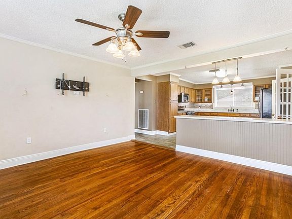 4th image of 421 Avenue J