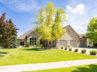 5797 Pinehurst Ct, Grand Forks, ND 58201