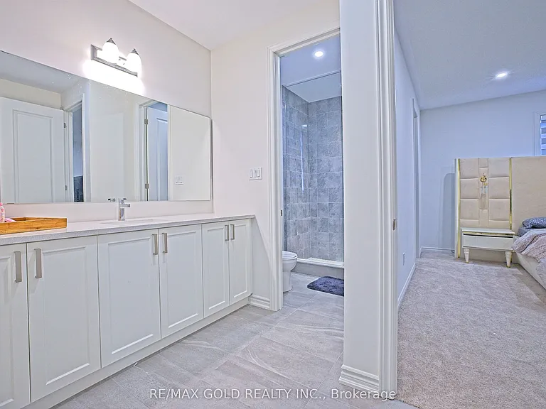 19 Marigold Blvd — Photo 38