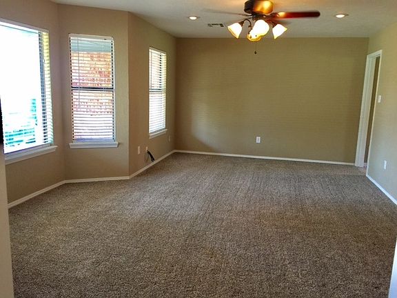 3rd image of 225 SW Crystal Hills Dr