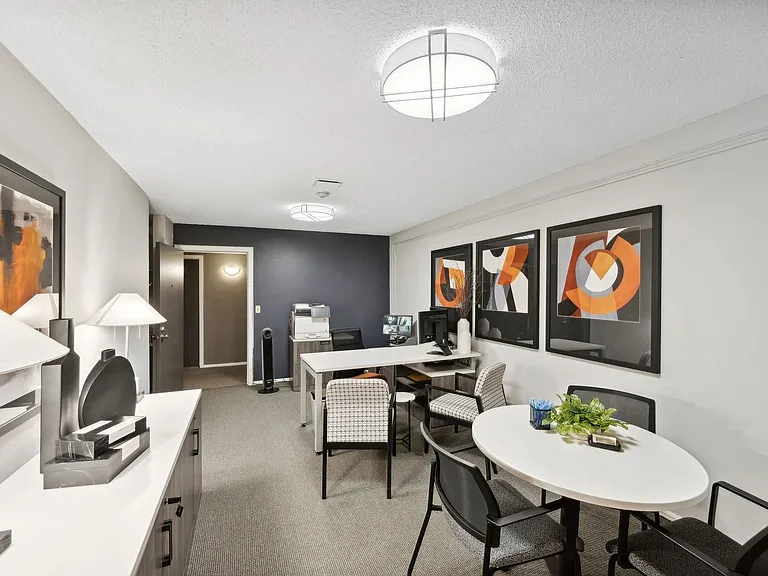 Van Dyke Apartments — Photo 11