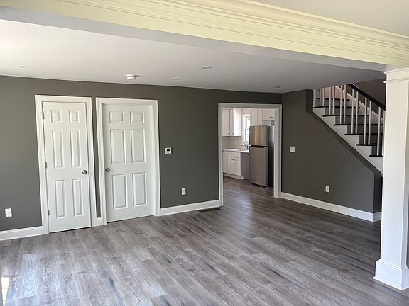 3rd image of 1941 Peck Ln