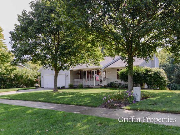 3rd image of 5936 Alcove Dr NE