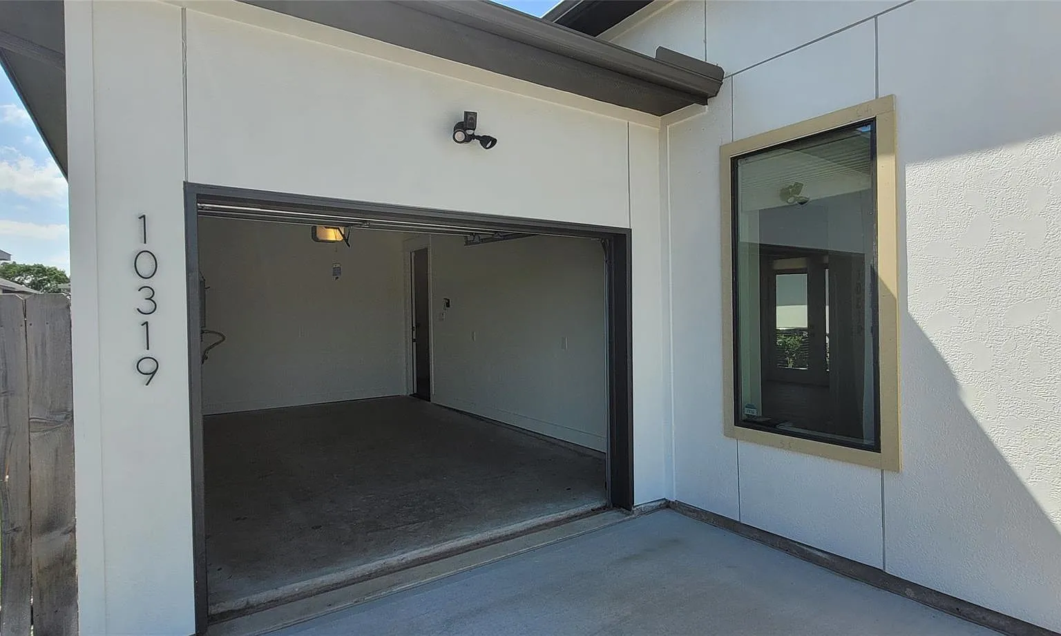 3 bed, 2.5 bath, 1850 sqft, $2,495 — Photo 2