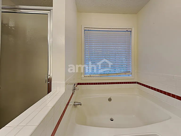 817 Hillary Ct — Photo 13