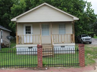 155 Martin St, Holly Springs, MS 38635