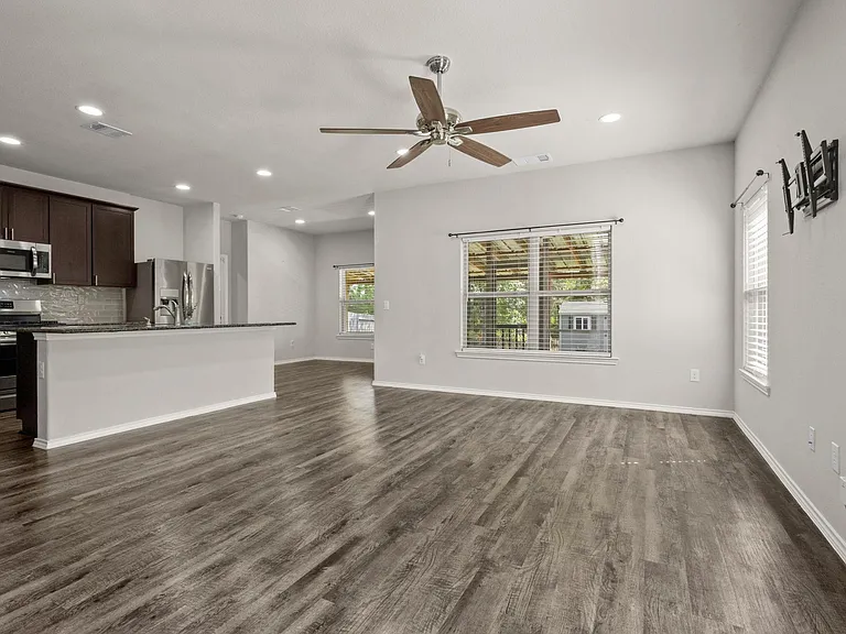 HUGE FAMILY ROOM