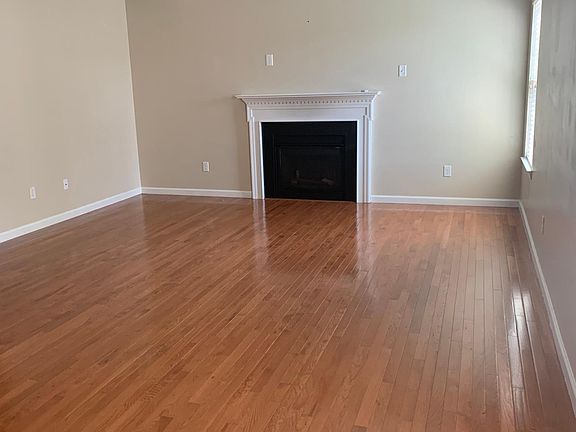 3rd image of 3300 Federalist Dr