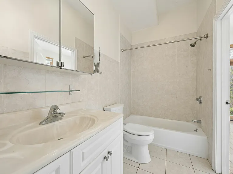 136 Main St #R — Photo 15