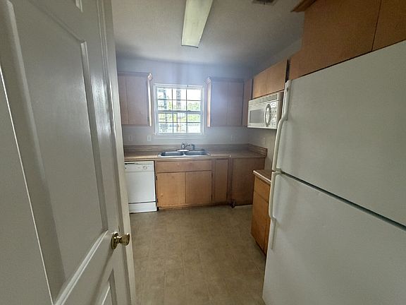 4th image of 101 Hall St APT 212