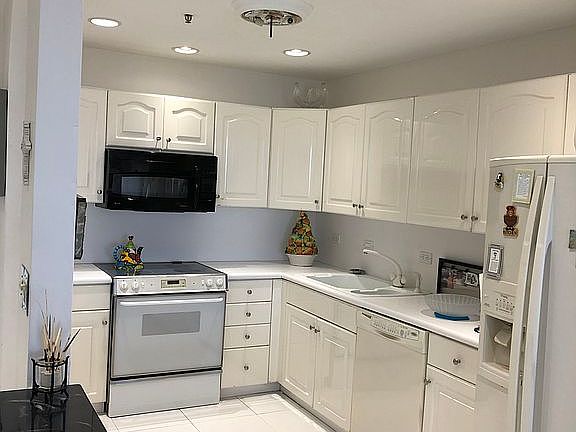 2nd image of 20505 E Country Club Dr Penthouse 33