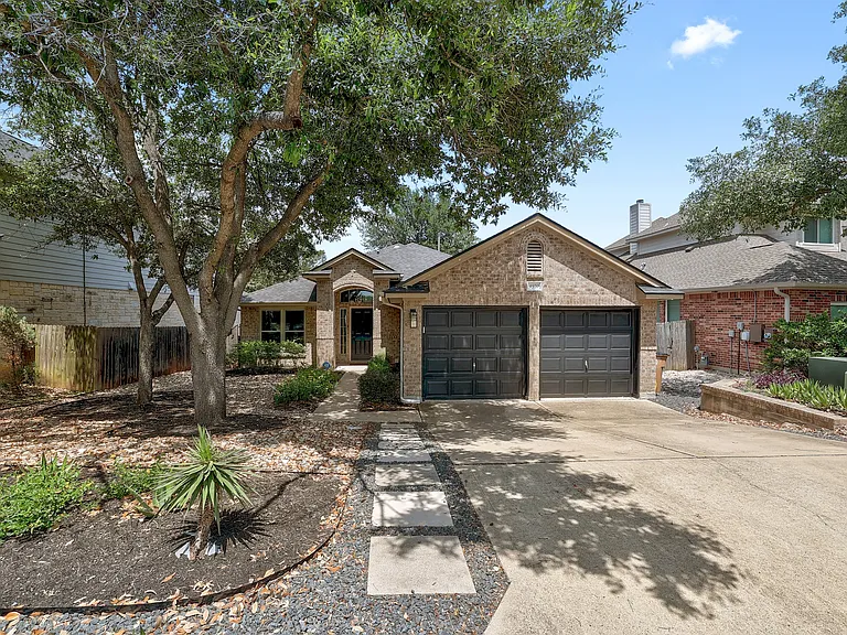 4920 Hibiscus Valley Dr — Photo 1