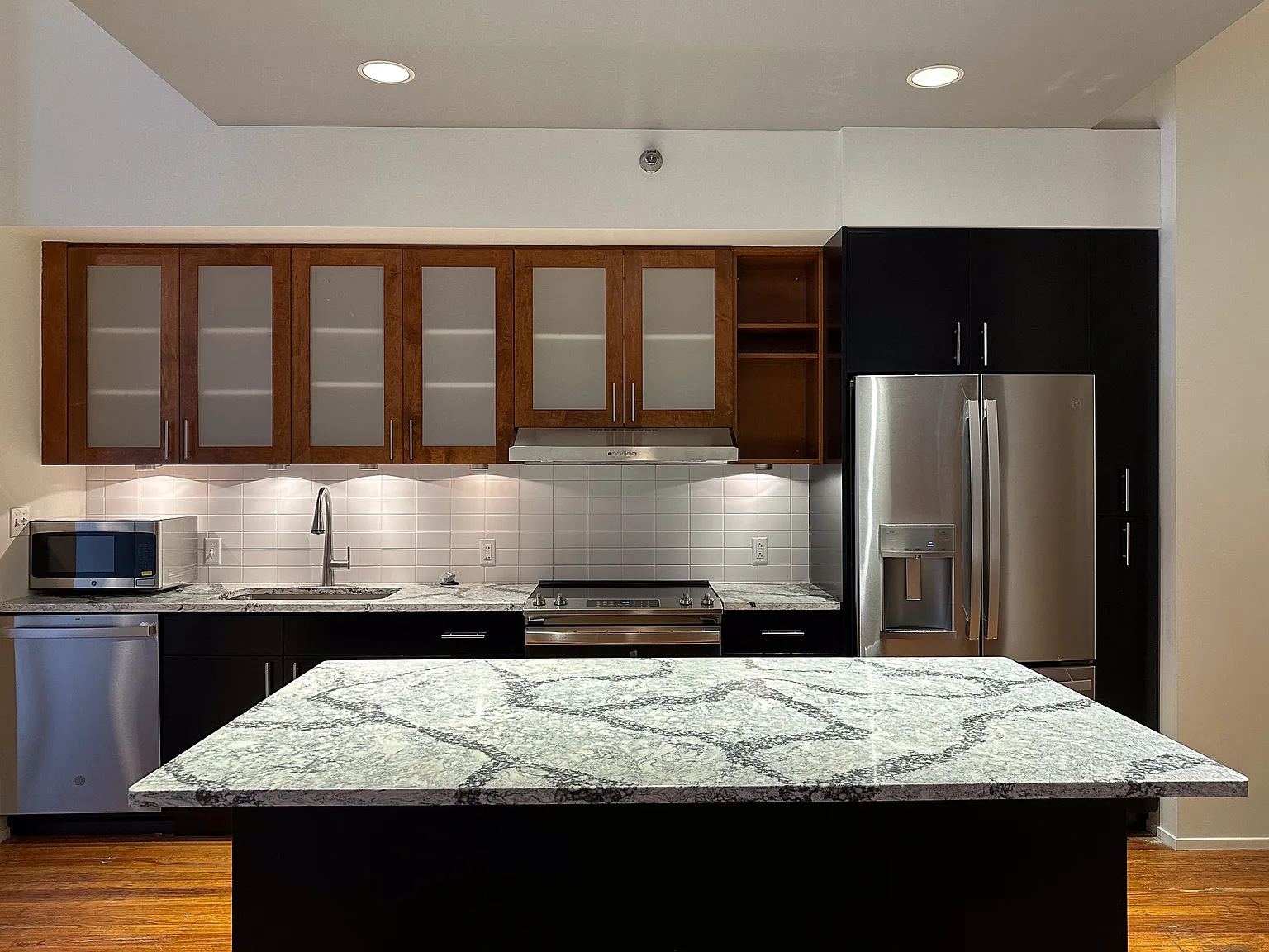 2 bed, 1550 sqft, $2,600 — Photo 4