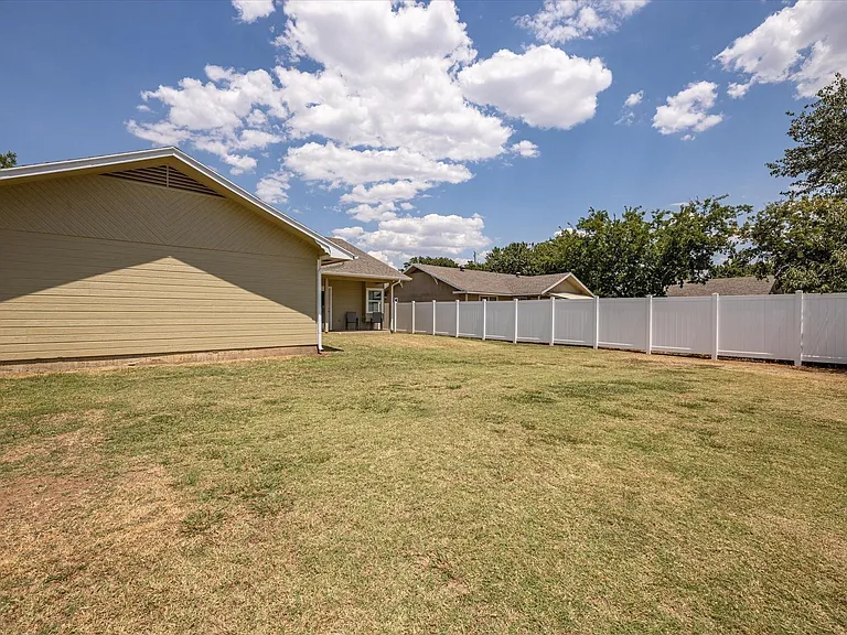 508 Pine Ln — Photo 30