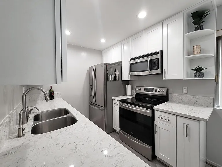 12801 Moorpark St #103 — Photo 7