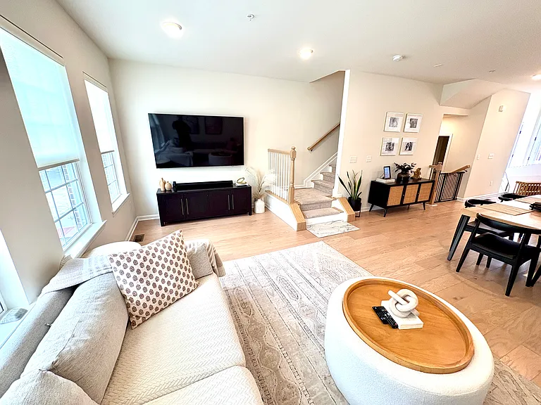 12 Plaza Rd #56 — Photo 2