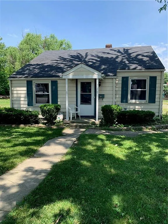 718 W Main St photo 1